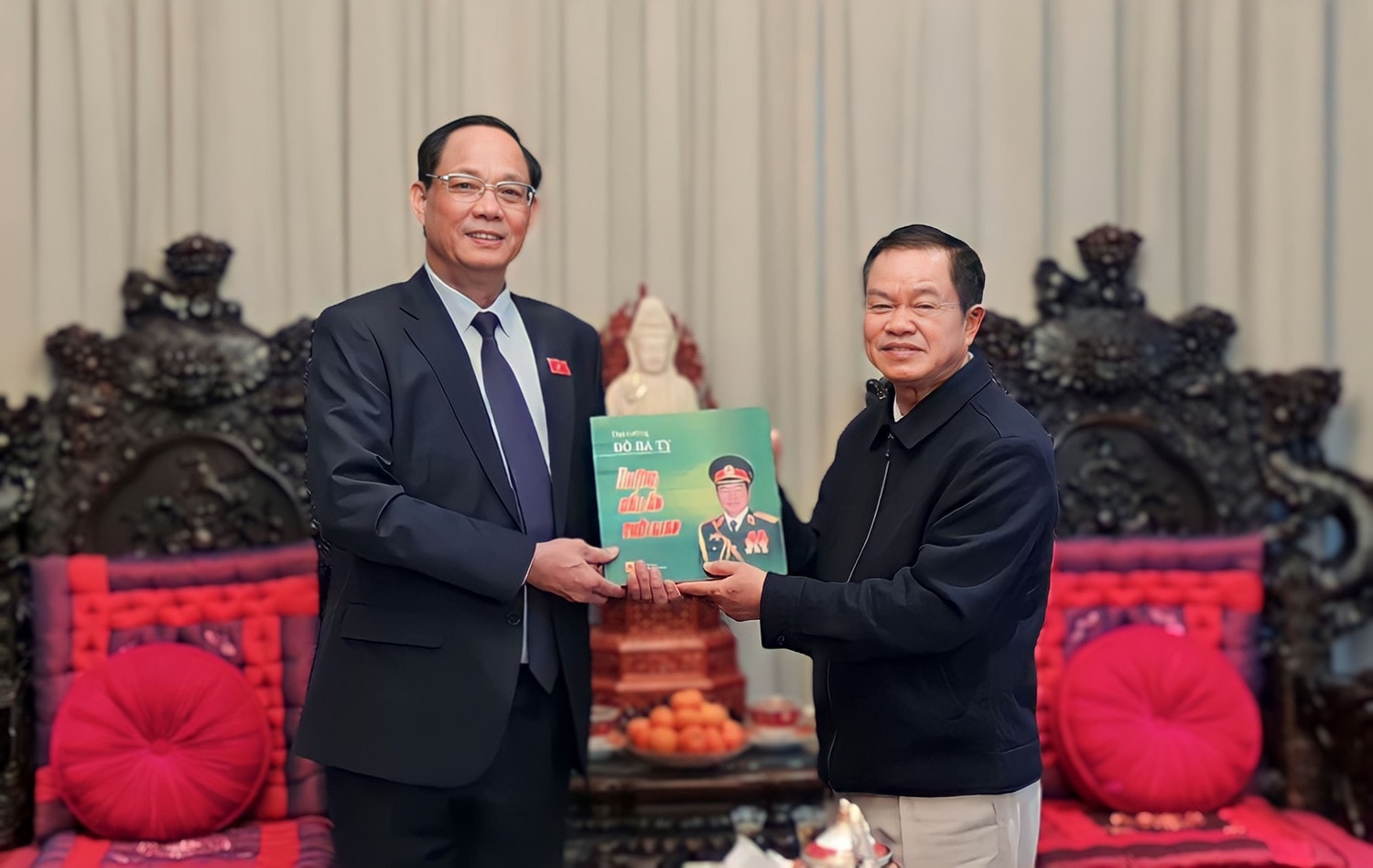 Phó Chủ tịch Quốc hội Trần Quang Phương thăm và chúc tết Đại tướng Đỗ Bá Tỵ