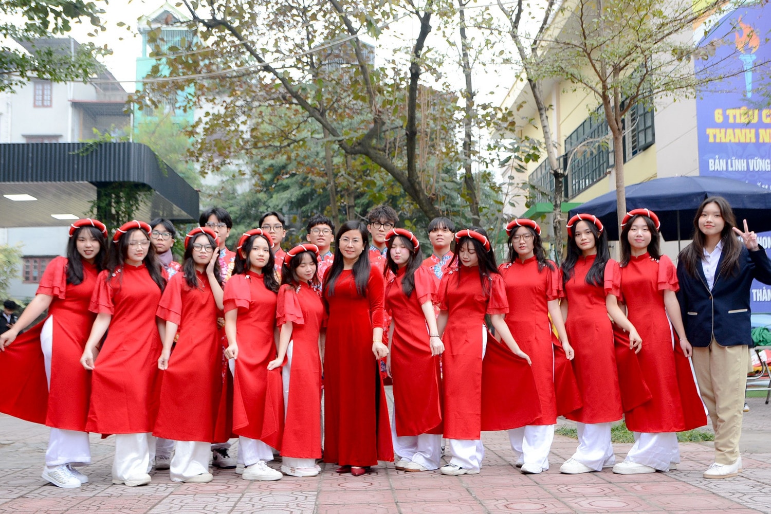 “Nồng nàn Tết ấm” trong Lễ hội Xuân yêu thương 2024 của Trường THPT Phan Huy Chú - Đống Đa -0