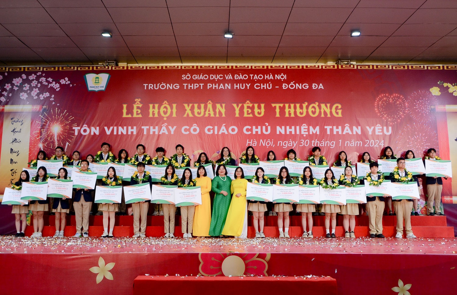 “Nồng nàn Tết ấm” trong Lễ hội Xuân yêu thương 2024 của Trường THPT Phan Huy Chú - Đống Đa -0