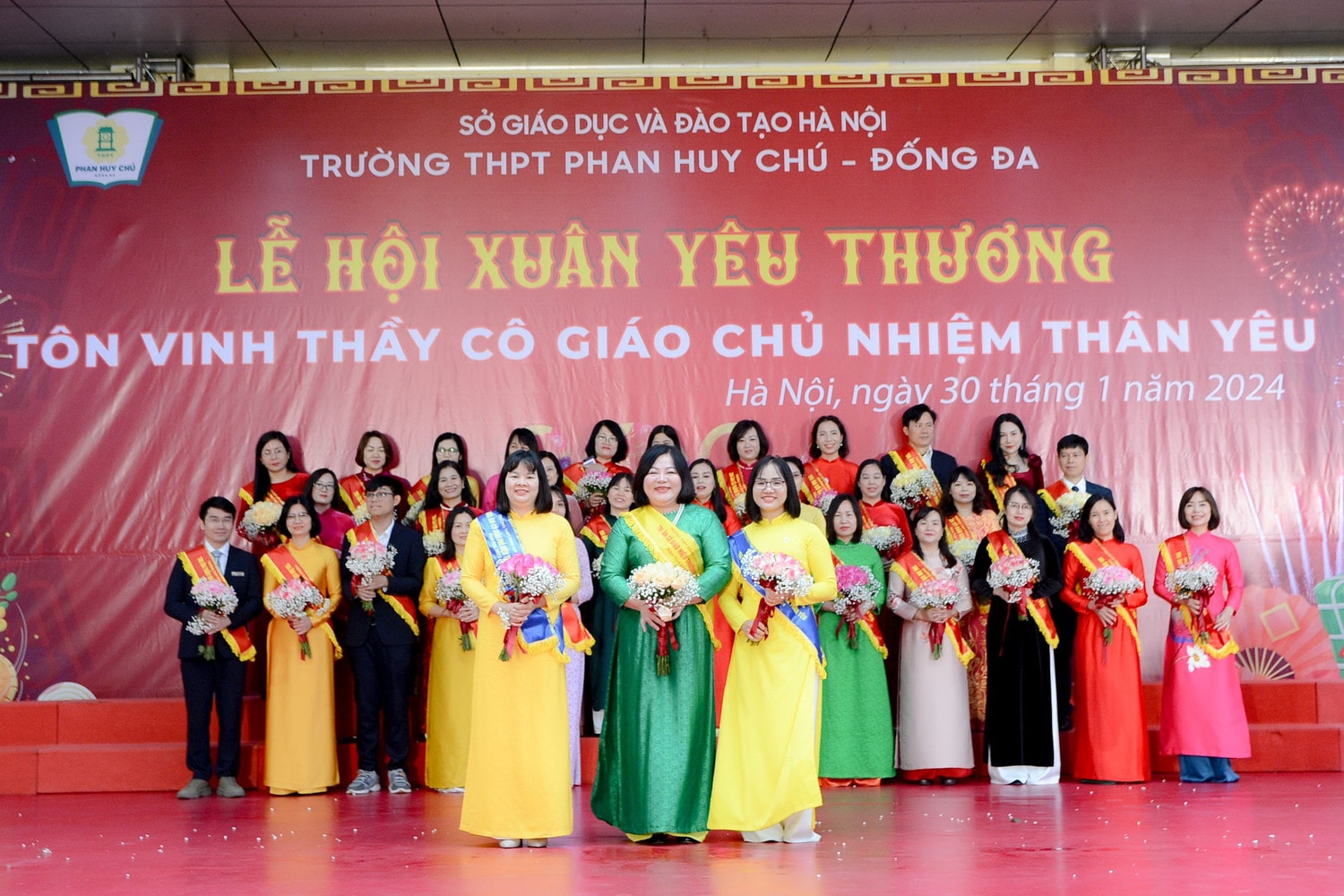 “Nồng nàn Tết ấm” trong Lễ hội Xuân yêu thương 2024 của Trường THPT Phan Huy Chú - Đống Đa -0