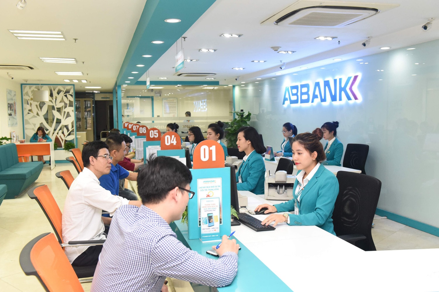 Tết An Bình 2024: ABBank gây quỹ tài trợ 50.000 cây gỗ lớn cho người dân Quảng Bình -0