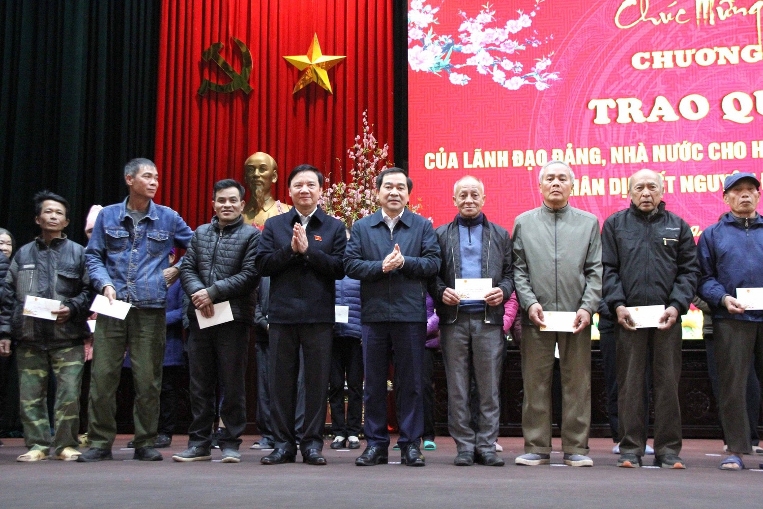 Phó Chủ tịch Quốc hội Nguyễn Khắc Định thăm, tặng quà Tết cho hộ nghèo, có hoàn cảnh khó khăn tỉnh Thái Bình