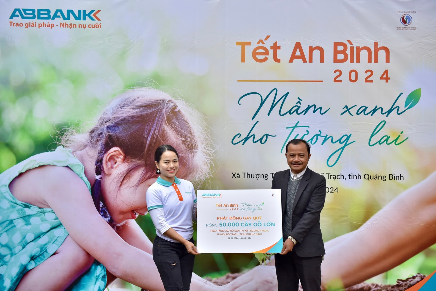 Tết An Bình 2024: ABBank gây quỹ tài trợ 50.000 cây gỗ lớn cho người dân Quảng Bình -0