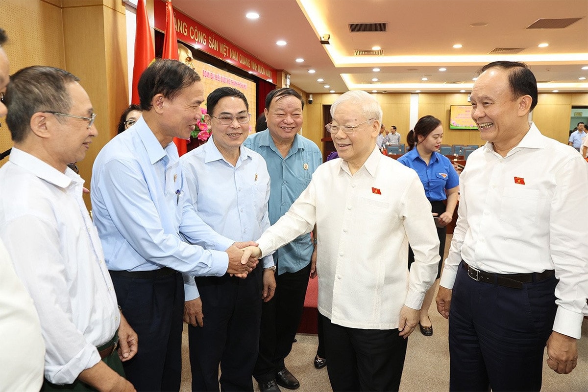 Tự hào và tin tưởng dưới lá cờ vẻ vang của Đảng, quyết tâm xây dựng một nước Việt Nam ngày càng giàu mạnh, văn minh, văn hiến và anh hùng -0