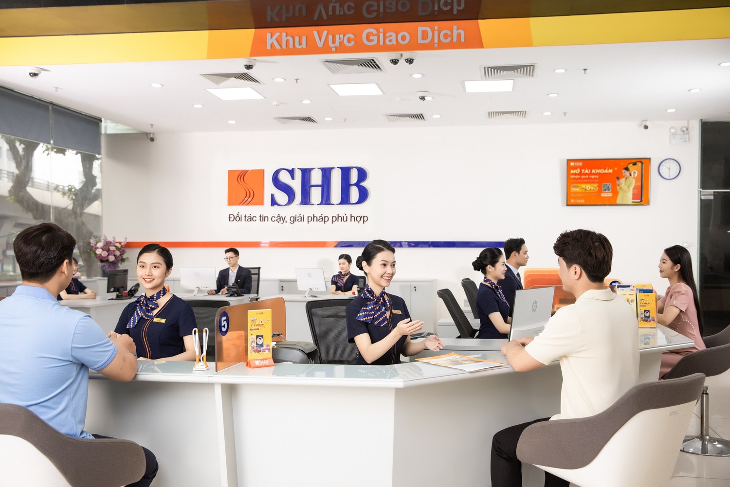 SHB tiếp tục tăng trưởng bền vững, chuyển đổi mạnh mẽ và toàn diện trong năm 2023 -0