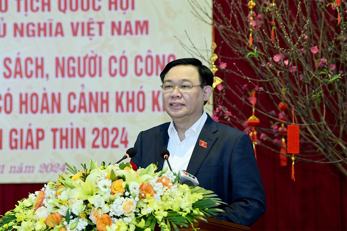 Chủ tịch Quốc hội Vương Đình Huệ thăm, tặng quà Tết gia đình chính sách, người có hoàn cảnh khó khăn tại Yên Bái -1