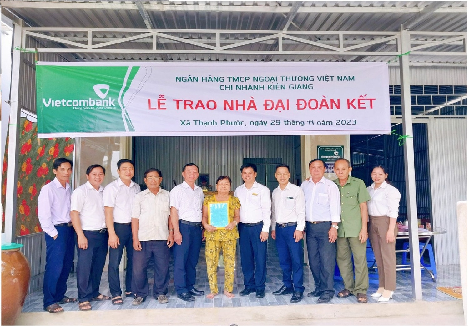 Vietcombank khánh thành nhiều ngôi nhà tặng người nghèo an cư đón Tết -0
