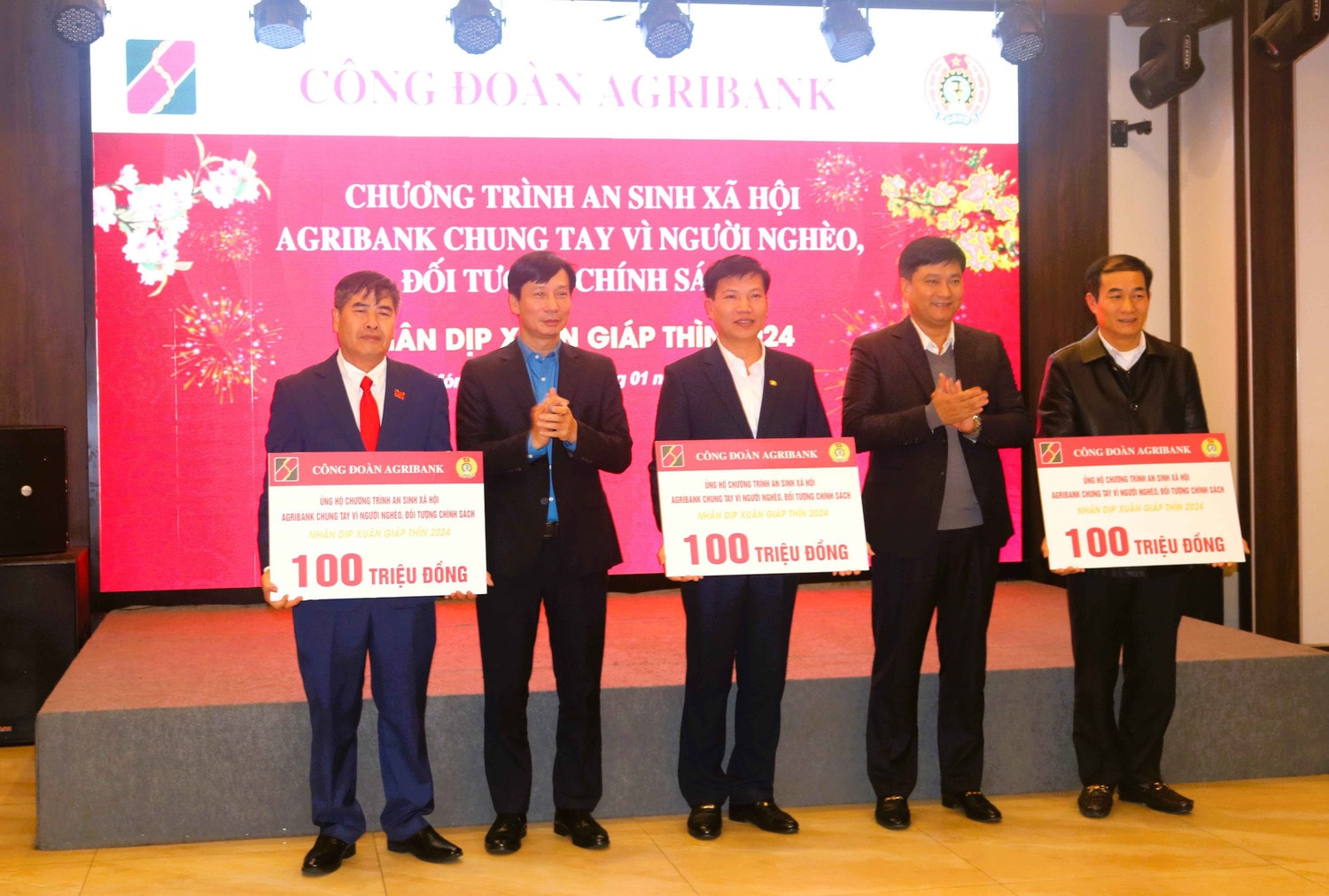 Agribank triển khai Chương trình chung tay vì người nghèo, đối tượng chính sách nhân dịp Xuân Giáp Thìn -0
