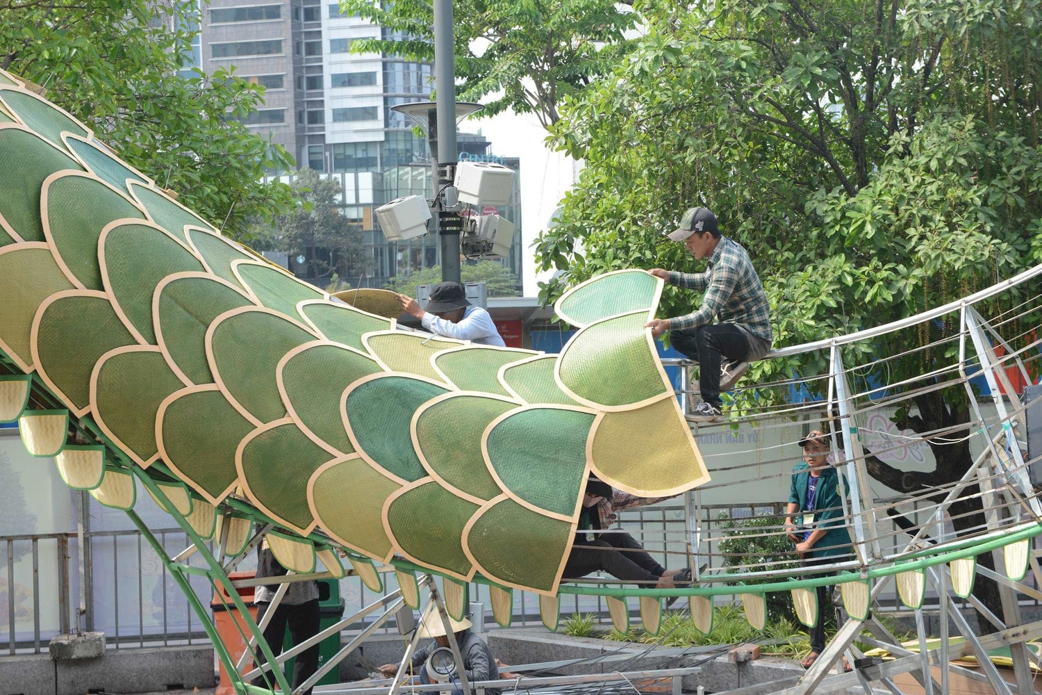 TP. Hồ Chí Minh: Đường hoa Nguyễn Huệ Tết 2024 sẽ đón khách tam quan từ 28 tháng Chạp -0
