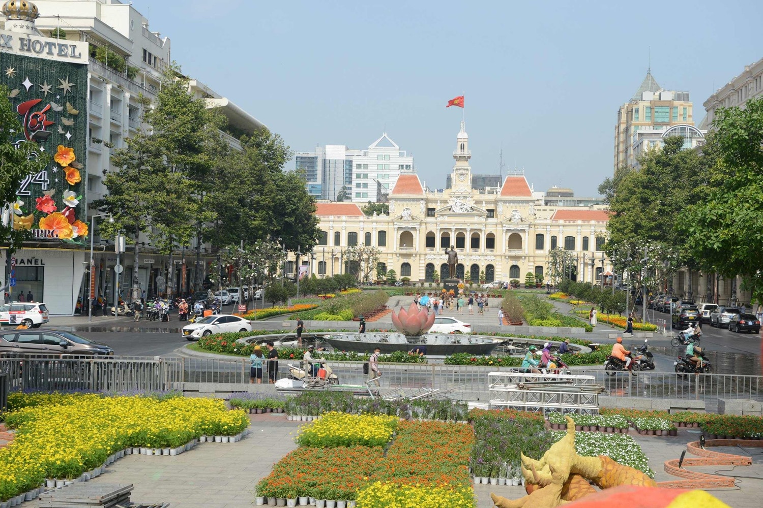 TP. Hồ Chí Minh: Đường hoa Nguyễn Huệ Tết 2024 sẽ đón khách tam quan từ 28 tháng Chạp -0