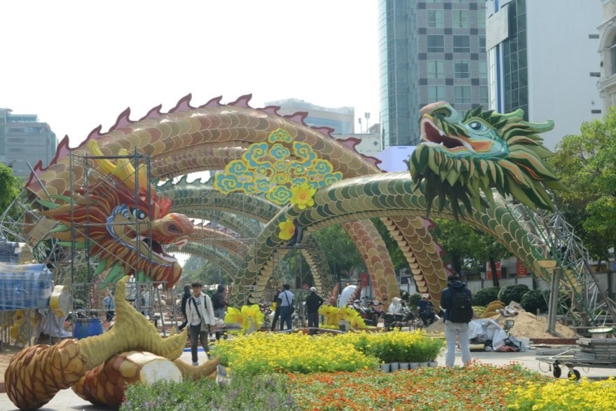 TP. Hồ Chí Minh: Đường hoa Nguyễn Huệ Tết 2024 sẽ đón khách tam quan từ 28 tháng Chạp -0