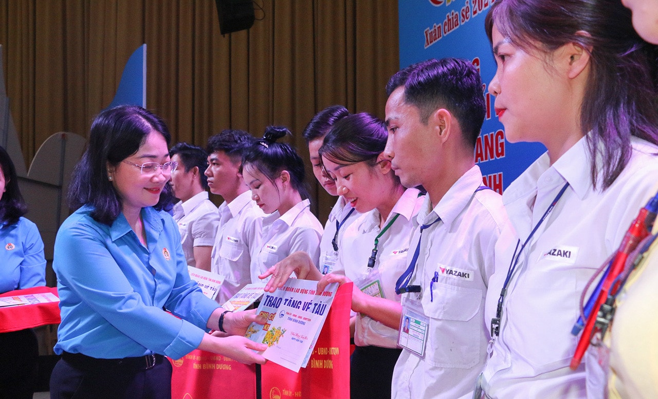 Bình Dương chi hơn 600 tỷ đồng chăm lo Tết cho công nhân lao động khó khăn