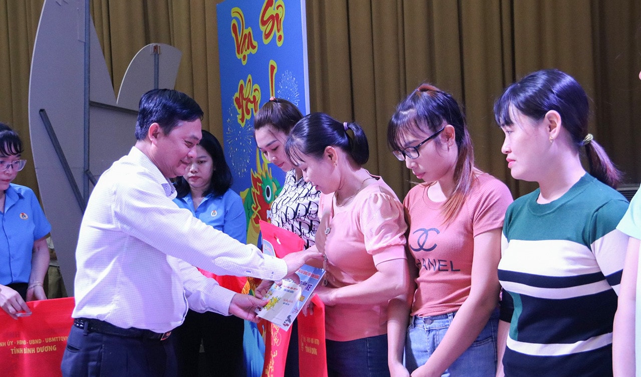 Bình Dương chi hơn 600 tỷ đồng chăm lo Tết cho công nhân lao động khó khăn