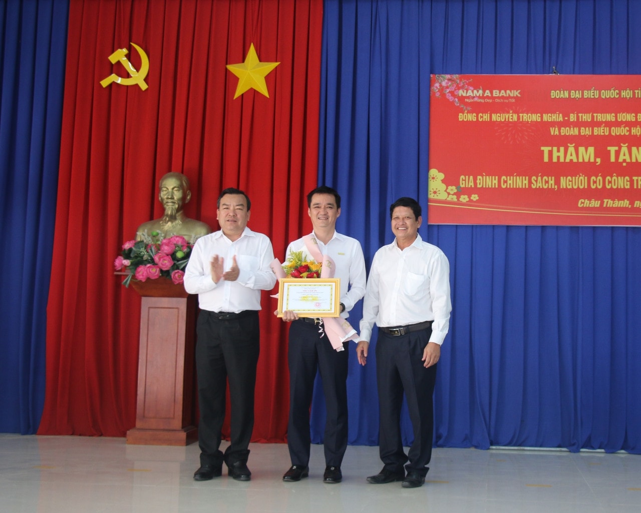 Trưởng Ban Tuyên giáo Trung ương Nguyễn Trọng Nghĩa thăm, chúc Tết tại Tây Ninh và TP. Hồ Chí Minh ảnh 4 Trưởng Ban Tuyên giáo Trung ương Nguyễn Trọng Nghĩa thăm, chúc Tết tại Tây Ninh và TP. Hồ Chí Minh