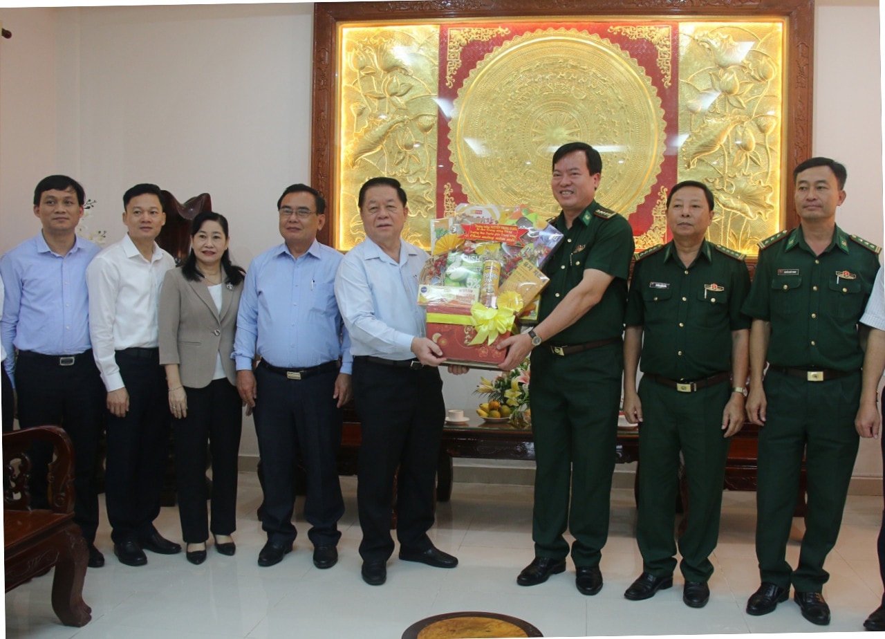Trưởng Ban Tuyên giáo Trung ương Nguyễn Trọng Nghĩa thăm, chúc Tết tại Tiền Giang và TP. Hồ Chí Minh ảnh 1 Trưởng Ban Tuyên giáo Trung ương Nguyễn Trọng Nghĩa thăm, chúc Tết tại Tiền Giang và TP. Hồ Chí Minh