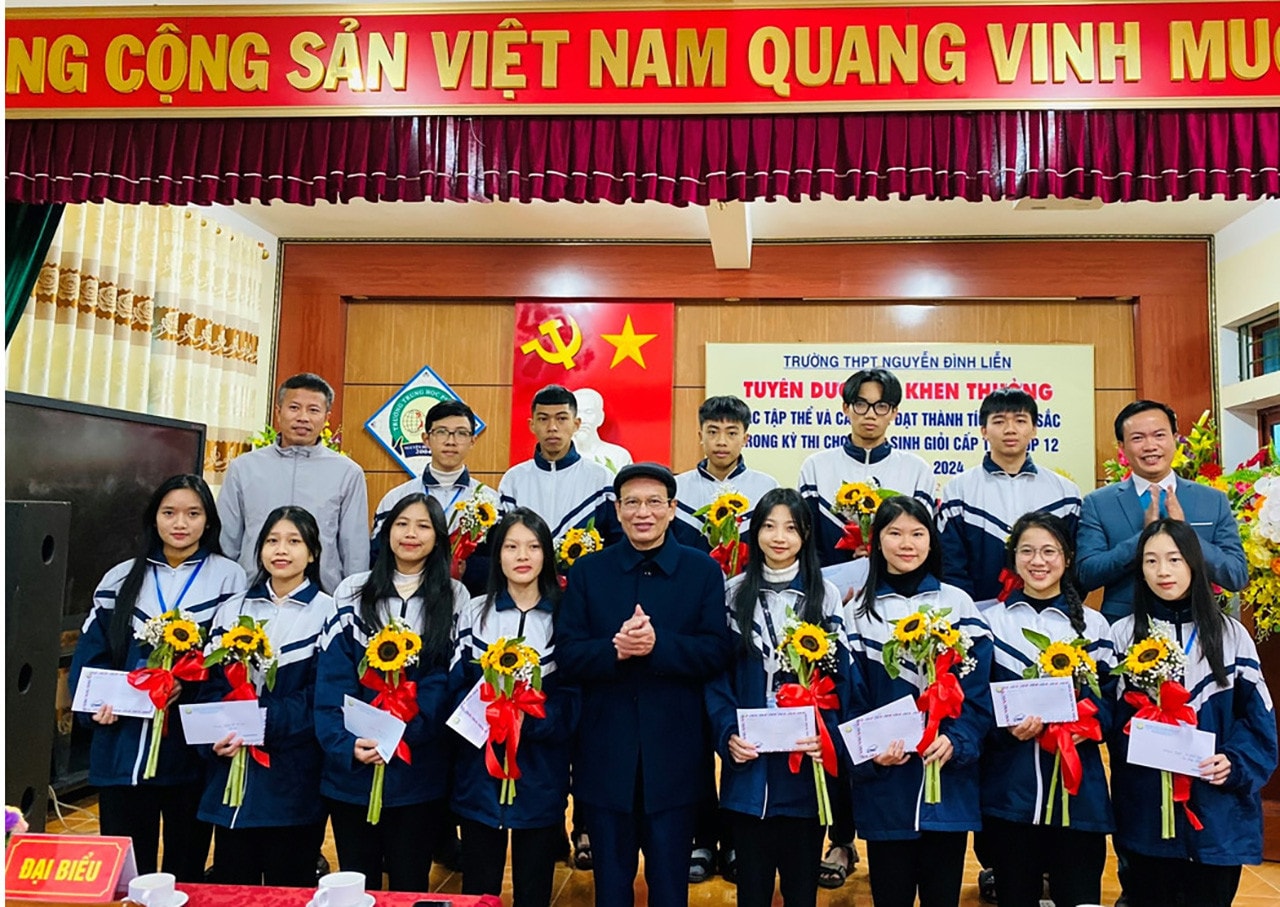Ngôi trường làng THPT Nguyễn Đình Liễn với hành trình 20 năm khẳng định chất lượng giáo dục trên vùng đất học Cẩm Xuyên