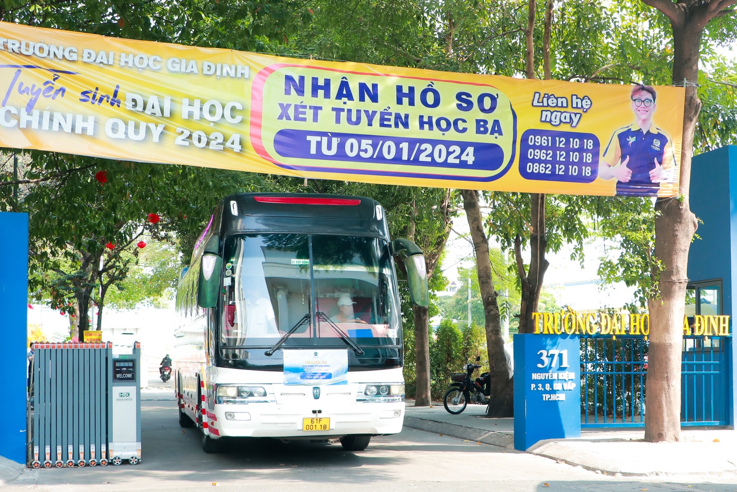 Chuyến xe khởi hành từ TP. Hồ Chí Minh đưa sinh viên xa quê về sum họp cùng gia đình