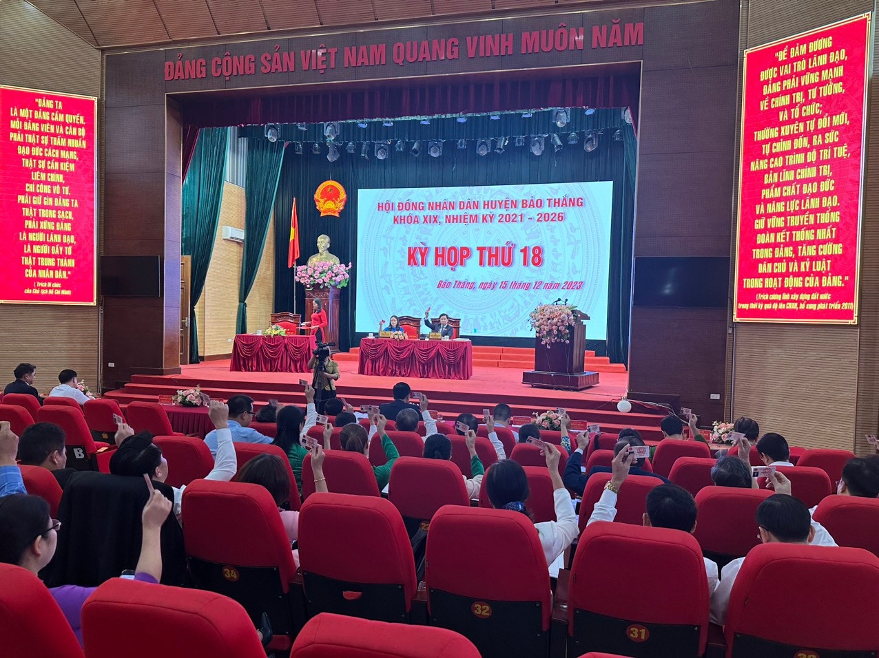 Quang cảnh một kỳ họp của HĐND huyện Bảo Thắng