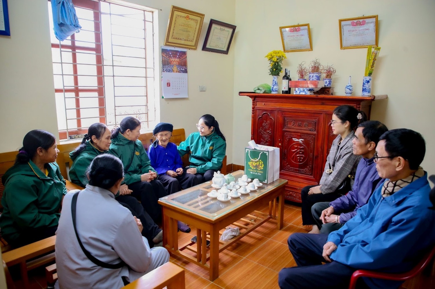 Xuân nghĩa tình - TP. Uông Bí: Chùa Ba Vàng ủng hộ hơn 100 triệu đồng -0