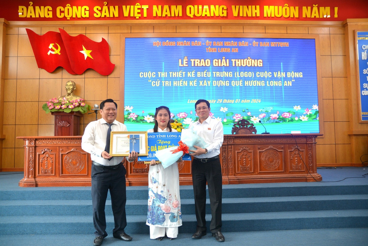 Long An: Trao giải thưởng Cuộc thi thiết kế Logo -0