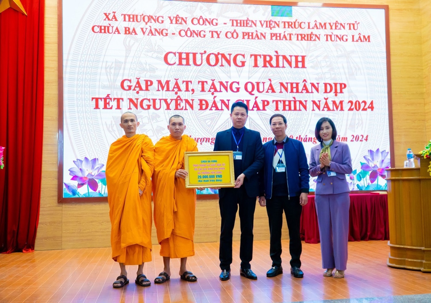 Xuân nghĩa tình - TP. Uông Bí: Chùa Ba Vàng ủng hộ hơn 100 triệu đồng -0