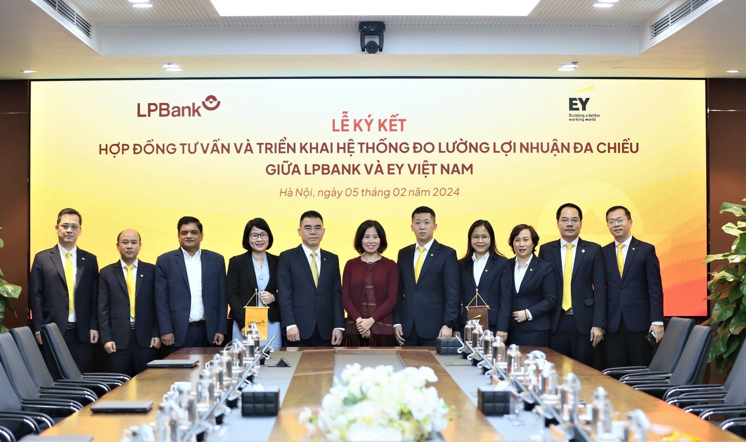 LPBank và EY Consulting VN ký hợp đồng Tư vấn và triển khai Hệ thống đo lường lợi nhuận đa chiều -0