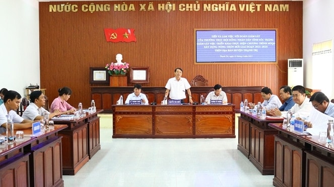 Thường trực HĐND tỉnh Sóc Trăng làm việc với UBND huyện Thạnh Trị về việc thực hiện Chương trình xây dựng nông thôn mới giai đoạn 2021-2025. Ảnh Nhật Duy