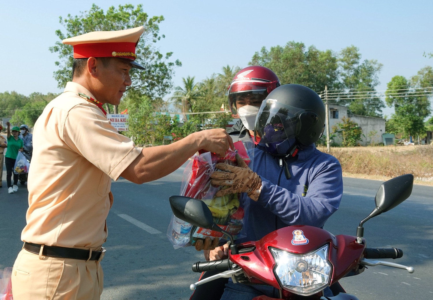 Những việc làm thiết thực, ý nghĩa của lực lượng Cảnh sát giao thông Bình Thuận khiến nhiều người dân bất ngờ và cảm động