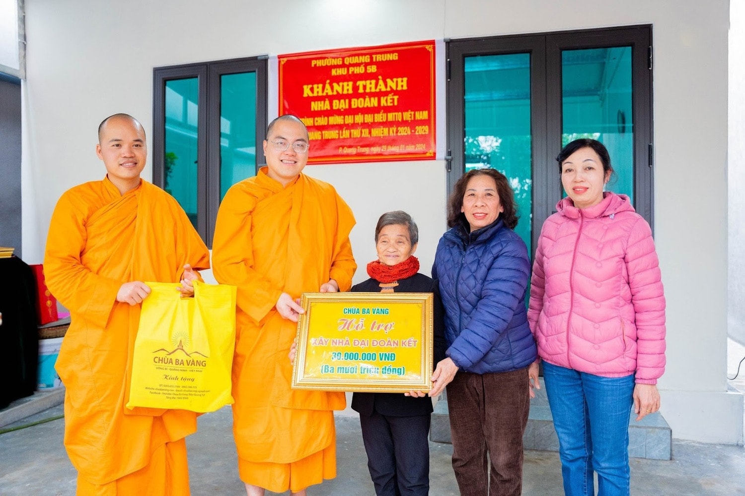 Xuân nghĩa tình - TP. Uông Bí: Chùa Ba Vàng ủng hộ hơn 100 triệu đồng -0