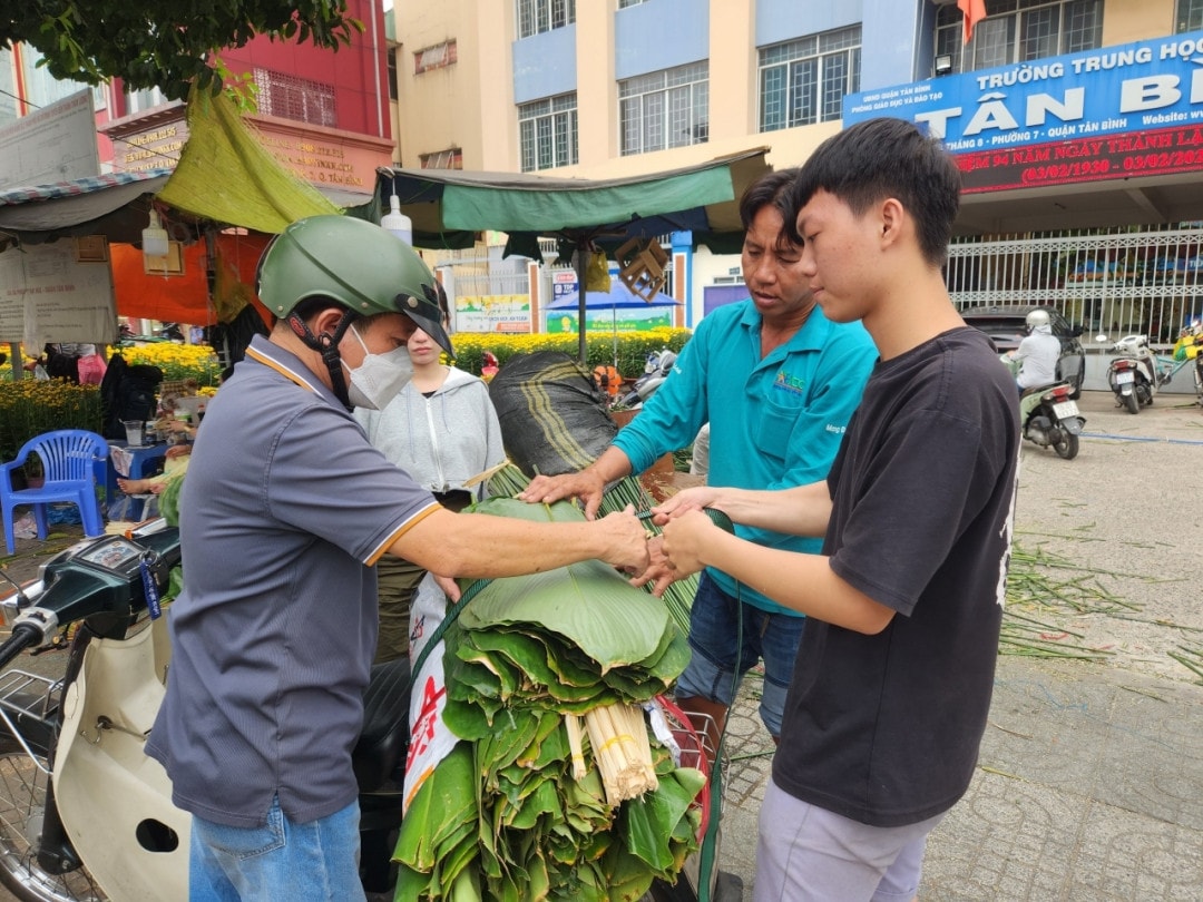 TP. Hồ Chí Minh: Chợ lá dong lâu đời nhất Tết này ra sao?  -0