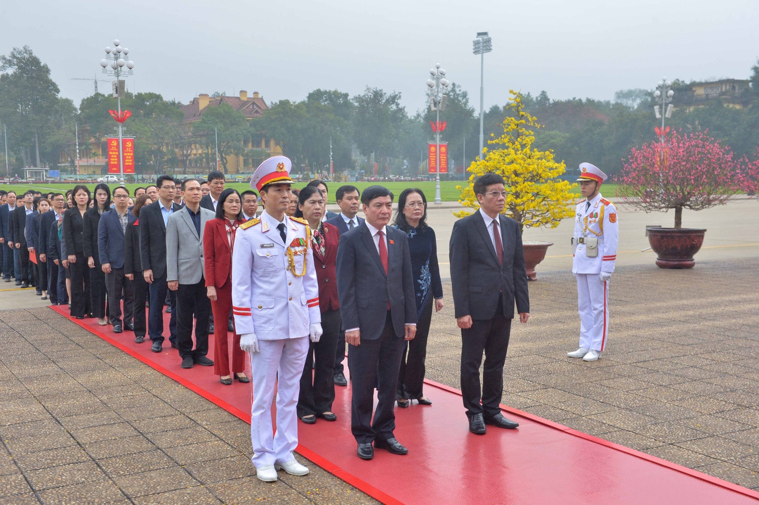 Đoàn Đại biểu Văn phòng Quốc hội dâng hương tưởng niệm Chủ tịch Hồ Chí Minh