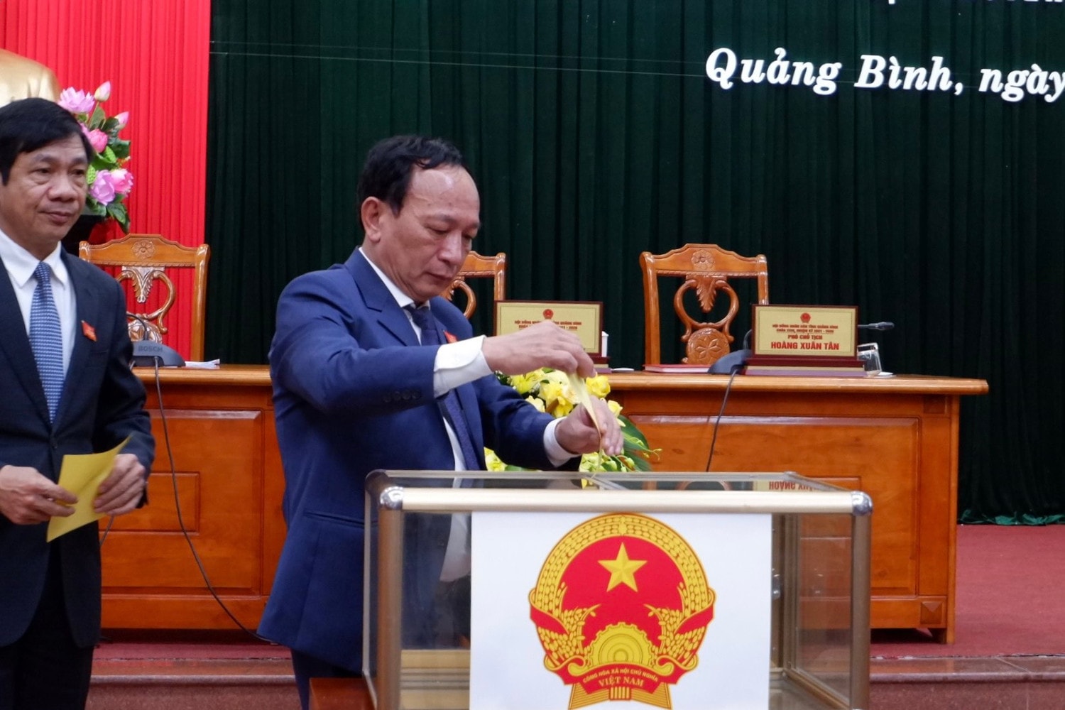 Quảng Bình: HĐND tỉnh thông qua nhiều nghị quyết quan trọng và bầu Phó Chủ tịch UBND tỉnh -0