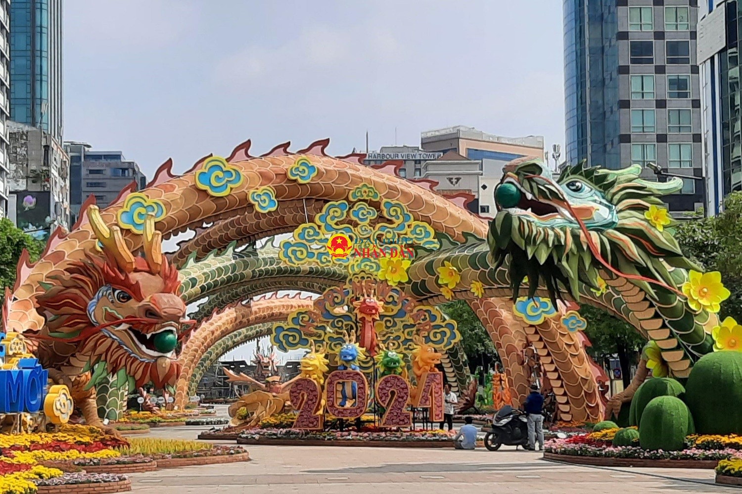 Mãn nhãn với hình ảnh linh vật rồng xuất hiện khắp nơi ở TP. Hồ Chí Minh -0