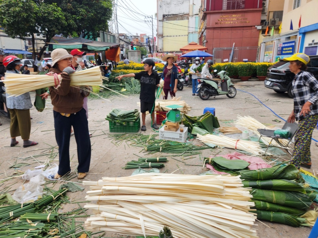 TP. Hồ Chí Minh: Chợ lá dong lâu đời nhất Tết này ra sao?  -1