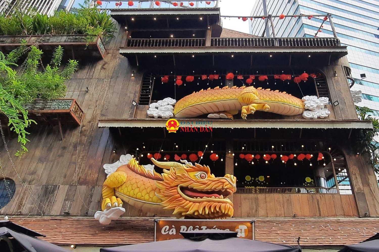 Mãn nhãn với hình ảnh linh vật rồng xuất hiện khắp nơi ở TP. Hồ Chí Minh -0