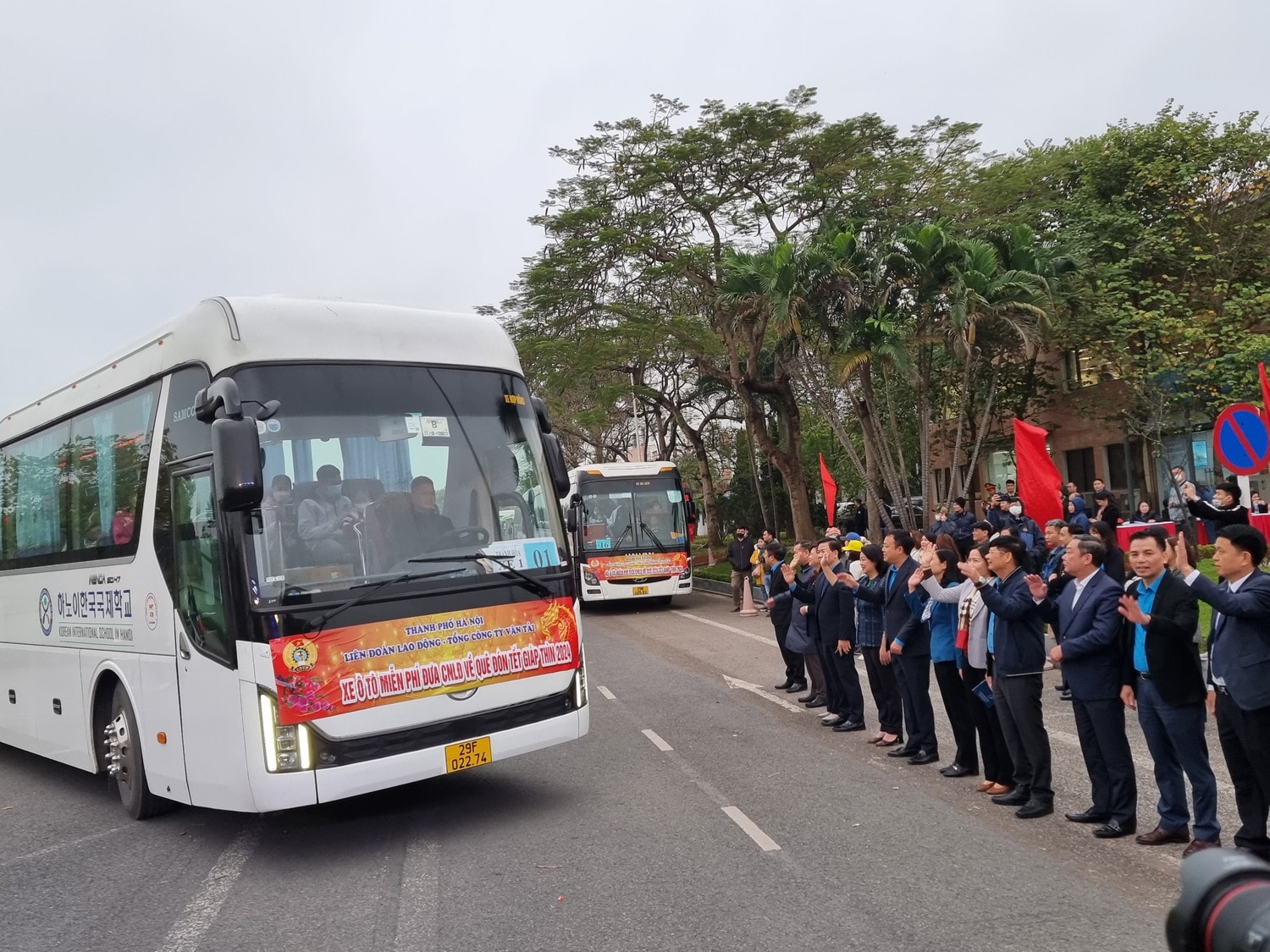 Hạnh phúc, an toàn, không chen chúc khi về quê -0
