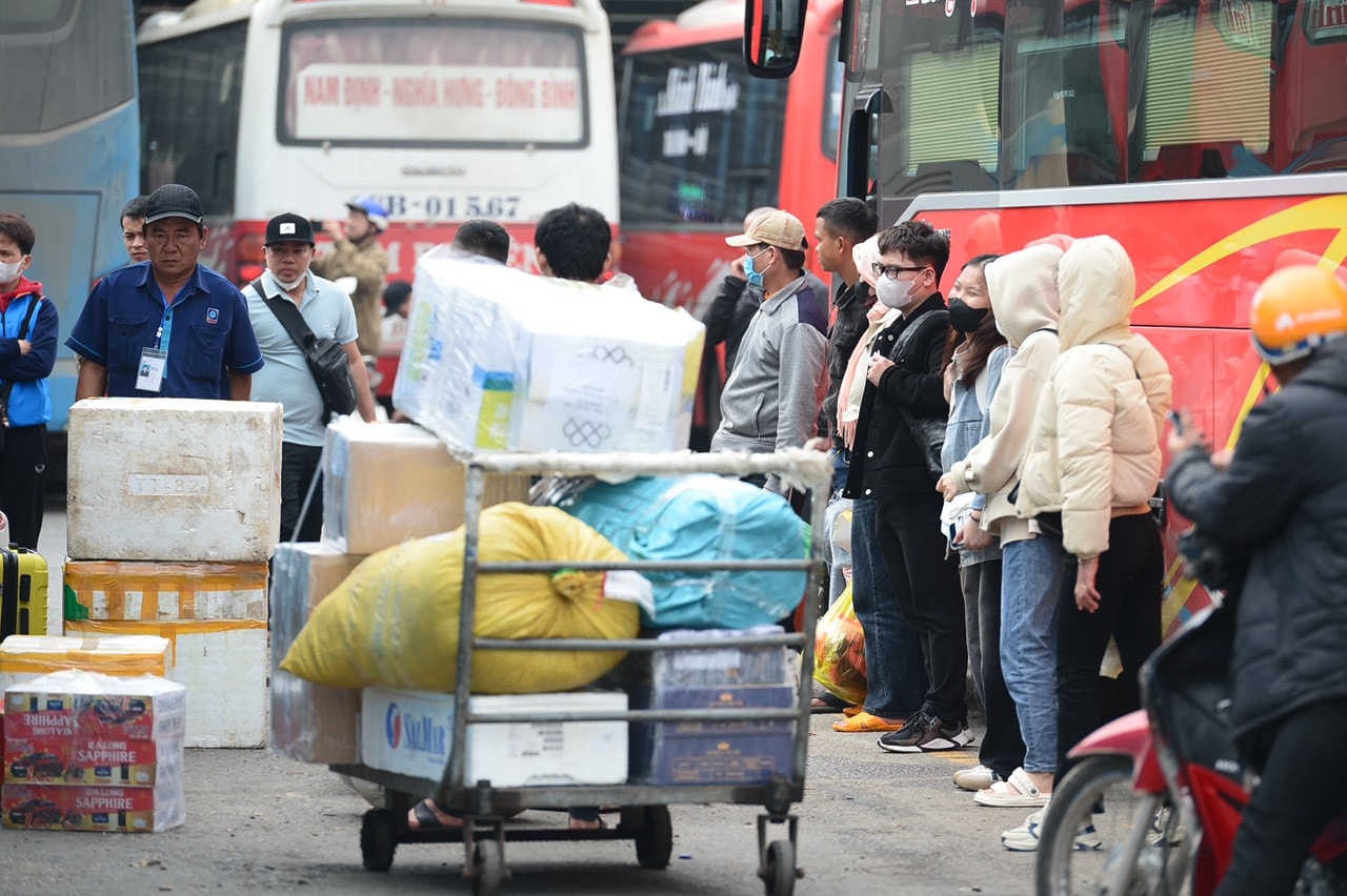 Hà Nội: Người dân hối hả về quê ăn Tết Nguyên đán -0