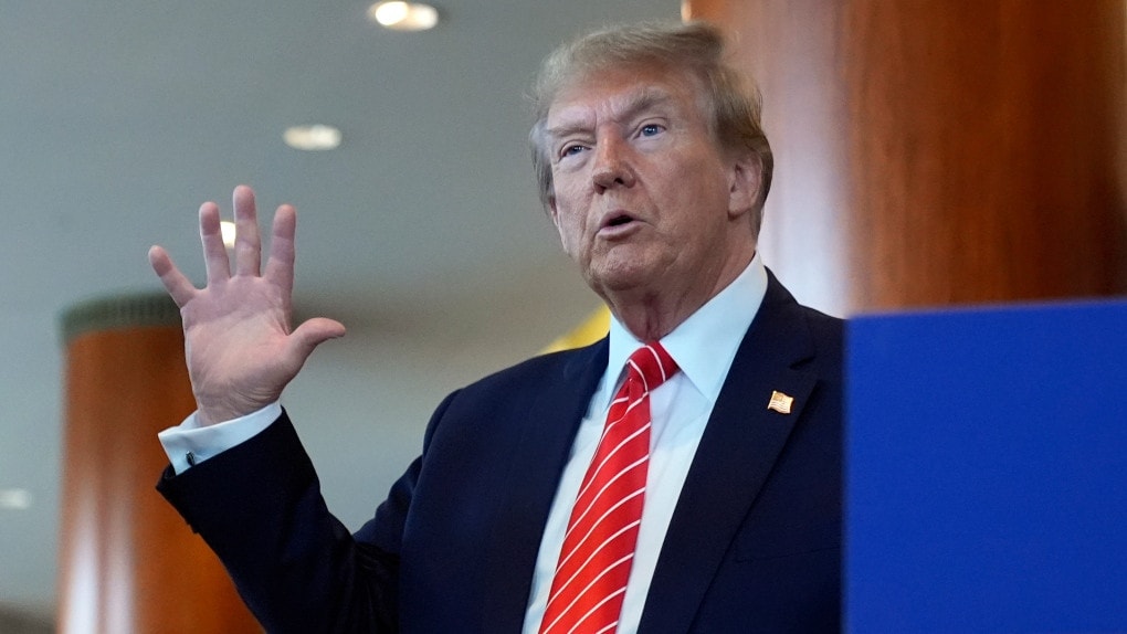 Ông Donald Trump bị tước quyền miễn trừ truy tố