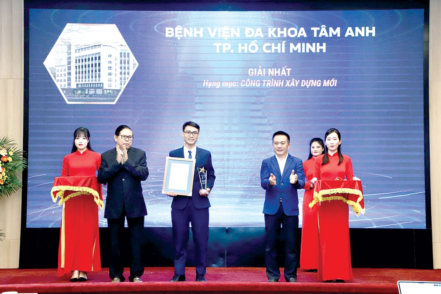 Đẩy mạnh đổi mới sáng tạo và đầu tư công nghệ để nâng cao chất lượng khám, chữa bệnh, chăm sóc sức khỏe cộng đồng -0