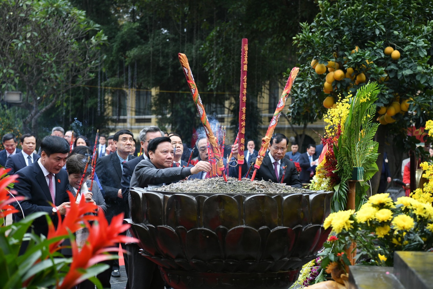 Chủ tịch Quốc hội Vương Đình Huệ thăm, chúc Tết Đảng bộ, chính quyền và Nhân dân Thủ đô Hà Nội -0