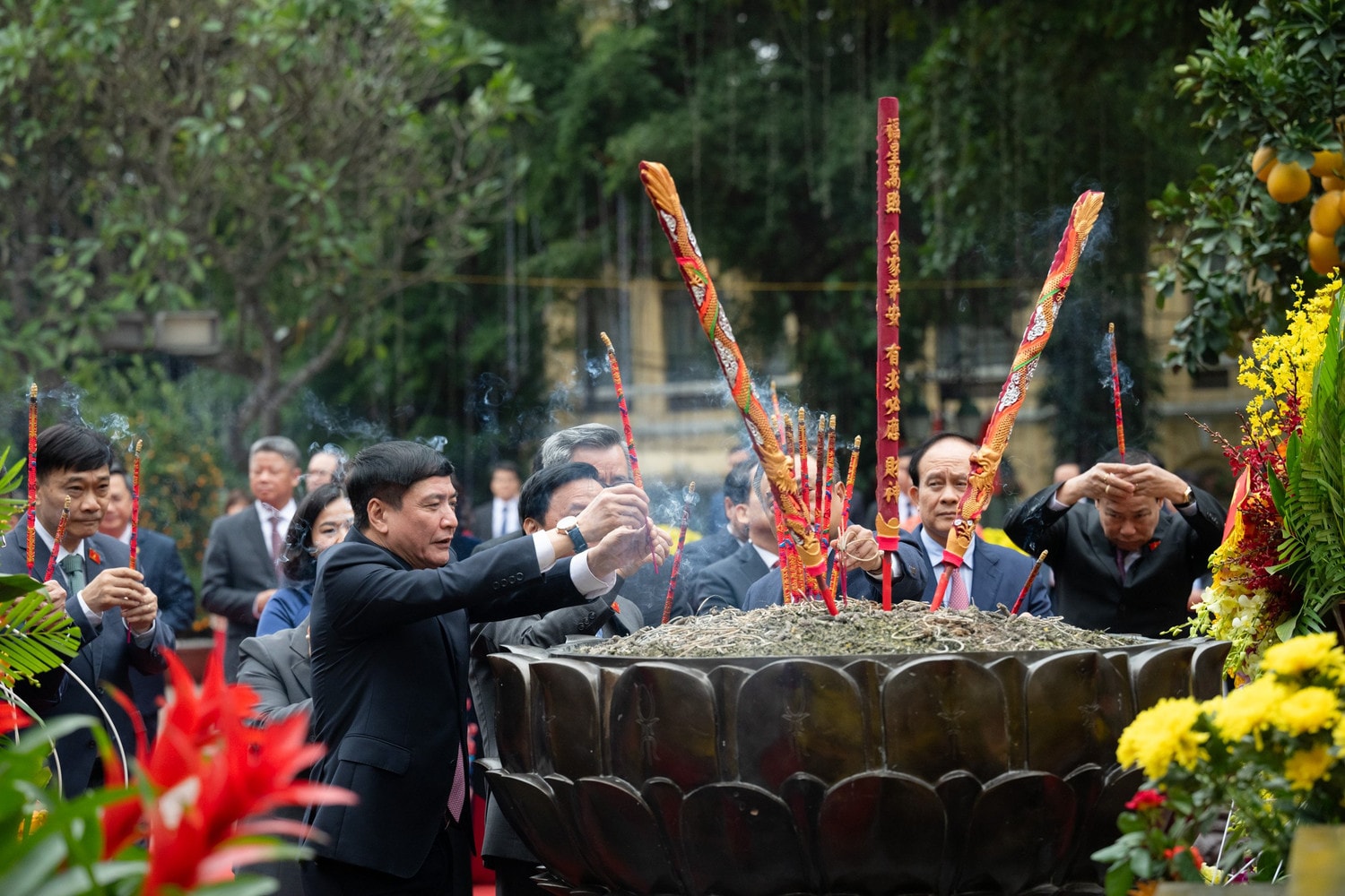 Chủ tịch Quốc hội Vương Đình Huệ thăm, chúc Tết Đảng bộ, chính quyền và Nhân dân Thủ đô Hà Nội -0
