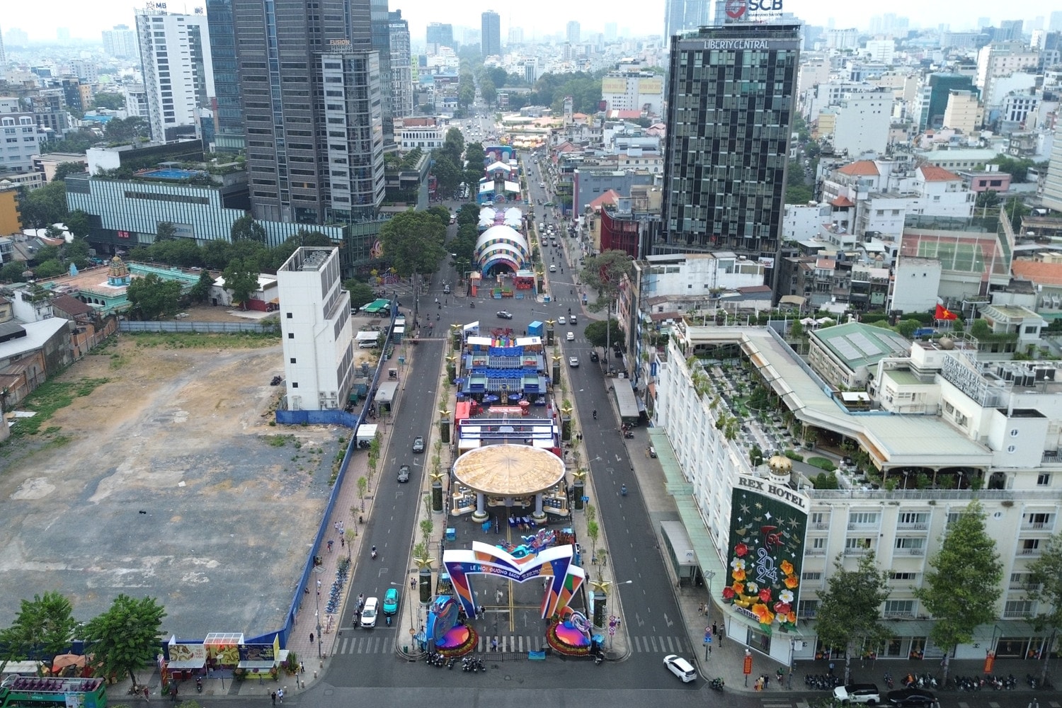 Lễ hội Đường Sách Tết Giáp Thìn năm 2024 trên đường Lê Lợi, Quận 1 (từ Nguyễn Huệ đến công trường Quách Thị Trang) sẽ có các hoạt động: Chương trình Lì xì sách (ngày 10/2 nhằm Mùng 1 Tết); Chương trình Sách và Tình yêu (ngày 14/2 nhằm Mùng 5 Tết)... Lễ hội Đường Sách Tết Giáp Thìn năm 2024 trên đường Lê Lợi, Quận 1 (từ Nguyễn Huệ đến công trường Quách Thị Trang) sẽ có các hoạt động: Chương trình Lì xì sách (ngày 10/2 nhằm Mùng 1 Tết); Chương trình Sách và Tình yêu (ngày 14/2 nhằm Mùng 5 Tết)...