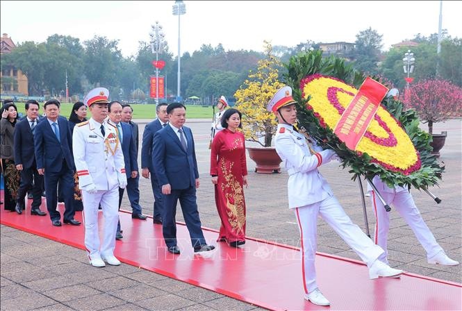 Lãnh đạo Đảng, Nhà nước vào Lăng viếng Bác nhân dịp Tết Giáp Thìn 2024 -0