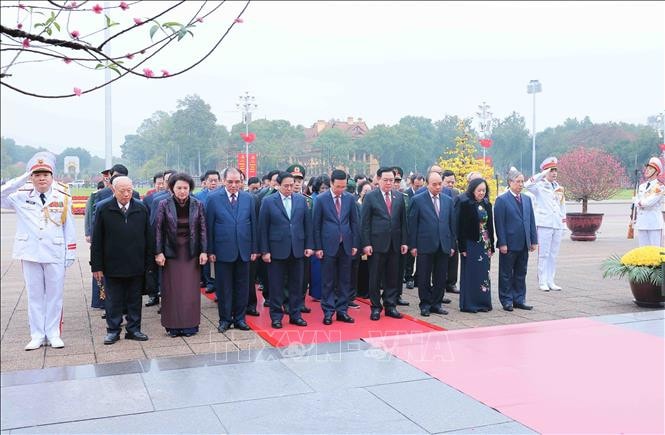 Lãnh đạo Đảng, Nhà nước vào Lăng viếng Bác nhân dịp Tết Giáp Thìn 2024 -0