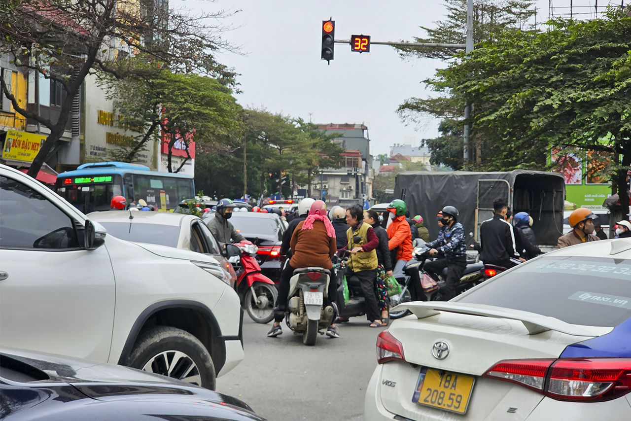 Đường vành đai 3 Hà Nội ùn tắc kéo dài trong ngày làm việc cuối cùng năm Quý Mão -0