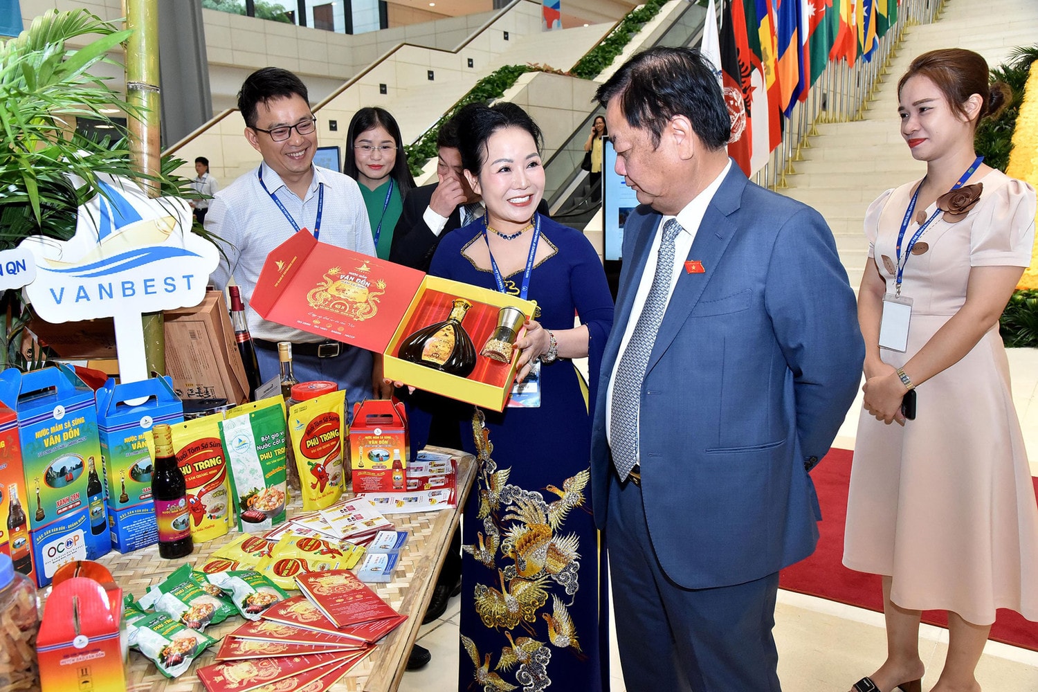Nước mắm sá sùng Vân Đồn tinh hoa người huyện đảo -0