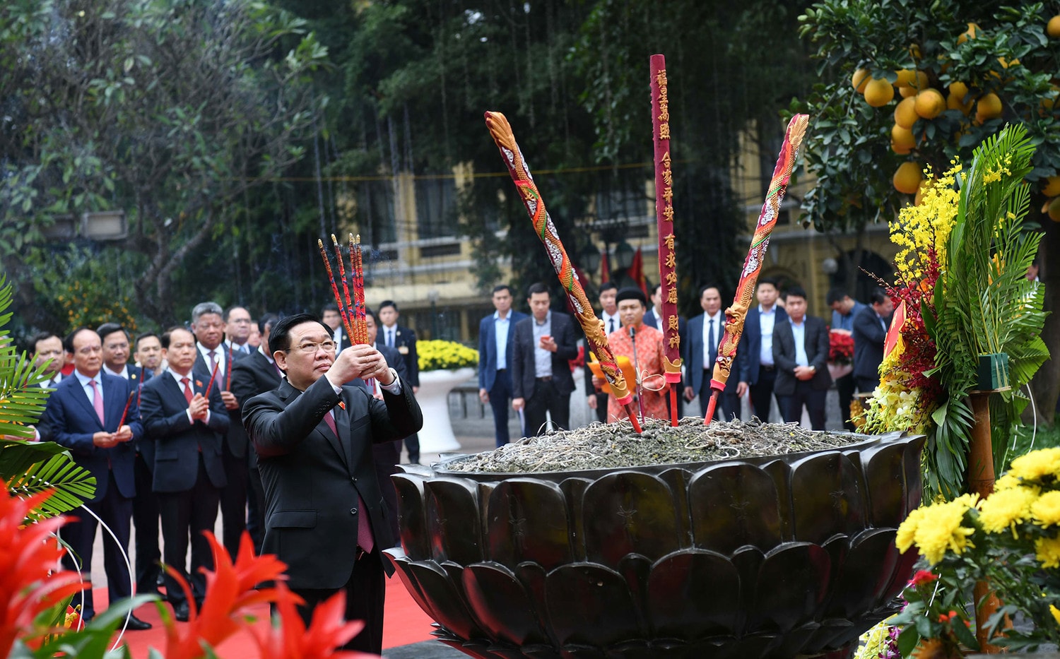 Chủ tịch Quốc hội Vương Đình Huệ thăm, chúc Tết Đảng bộ, chính quyền và Nhân dân Thủ đô Hà Nội -0