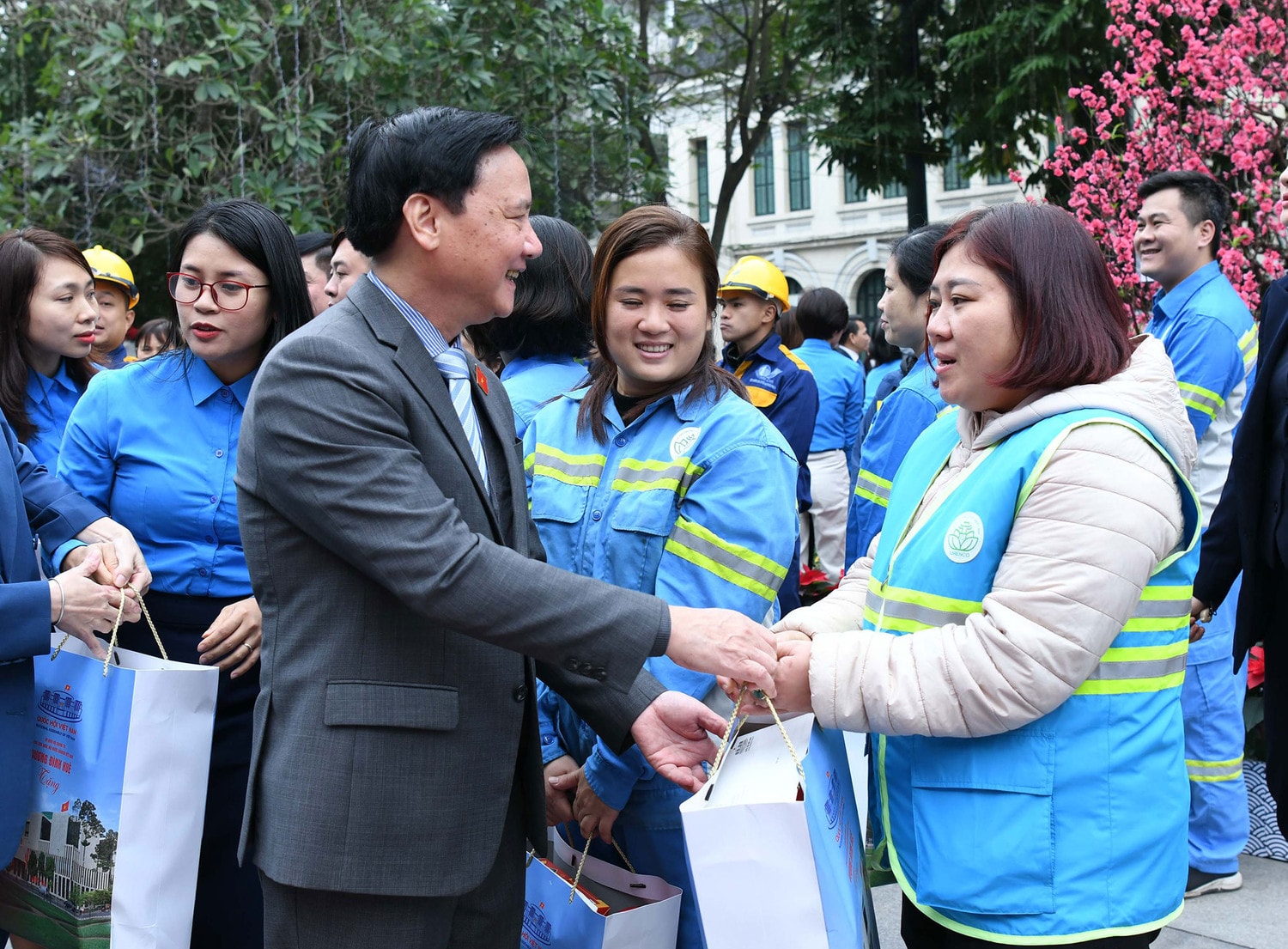 Chủ tịch Quốc hội Vương Đình Huệ thăm, chúc Tết Đảng bộ, chính quyền và Nhân dân Thủ đô Hà Nội -0