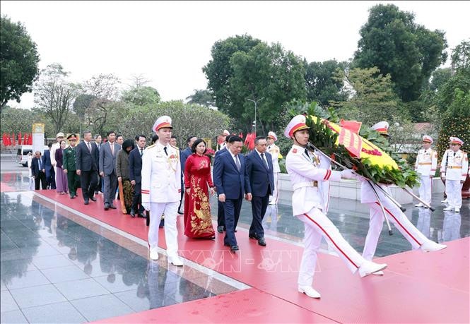 Lãnh đạo Đảng, Nhà nước tưởng niệm các Anh hùng Liệt sỹ nhân dịp Tết Nguyên đán -0