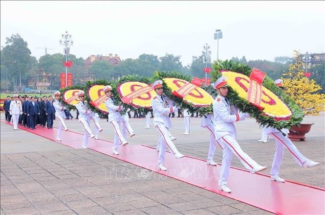 Lãnh đạo Đảng, Nhà nước vào Lăng viếng Bác nhân dịp Tết Giáp Thìn 2024 -0